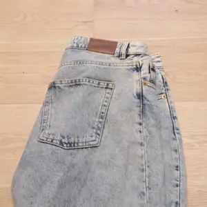 Snygga urtvättade jeans från Monki strl 28 ✨ frakt tillkommer 
