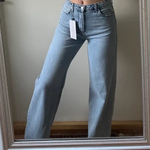  NaKd -trendyol - Sprillans nya jeans köpta på NAKD från trendyol som tyvärr inte kommit till användning. Storlek 36, jag är 176cm. Super sköna! 