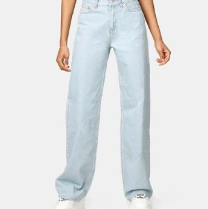 Jeans - Säljer dessa balla och slutsålda jeans från junkyard i storlek 26, dessa är för stora på mig därför säljer jag dem(kan it skicka några bra bilder på hur dem sitter på häller) byxorna är i mycket bra skick!🥰