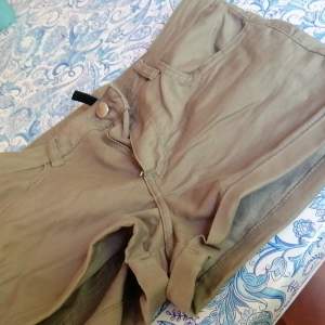 Militärgröna shorts från hm, köptes förra sommaren men bara använda en gång