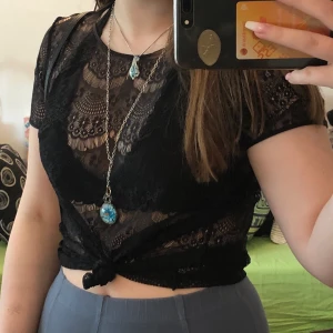 See thru tisha - snygg ”see thru” tisha köpt utomlands! skitball o fint mönster. Passar allt från xs - M, ALDRIG ANVÄND