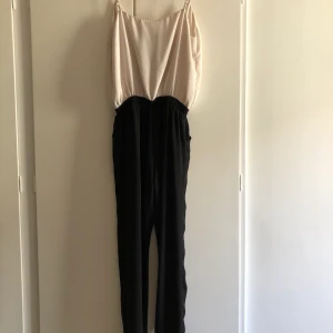 Byxdress från USA Storlek S 70kr  - Byxdress i fint skicka 70kr i storlek S 