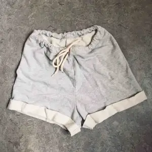 Sköna shorts med hög midja från American Apparel. Möts upp i centrala Sthlm annars tillkommer frakt 🌸