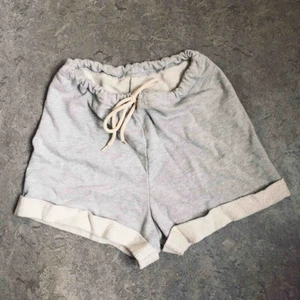  - Sköna shorts med hög midja från American Apparel. Möts upp i centrala Sthlm annars tillkommer frakt 🌸