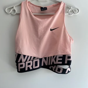 Nike sportstop - Oanvänd topp från Nike