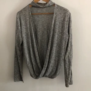 NLY Trend tröja storlek S - Tröja med öppen rygg. Använd enstaka tillfälle, storlek small från märket Nelly Trend.