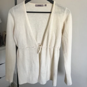 Kofta från twist&tango - Fin cremevit kofta från Twist&tango i storlek XS