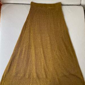 Zara knitted fawn maxi skirt. Size M. Perfect condition, never worn.