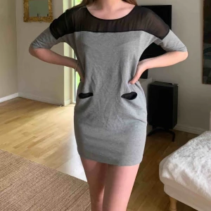  - Klänning från Amisu i storlek 34, mjukare material. 