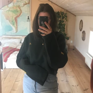 Oversized sweatshirt - Croppad sweatshirt från adidas, köpt secondhand