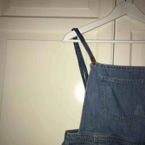  - Jeansplagg från Behrska, kan användas som topp/klänning beroende på hur man vill att den sitter