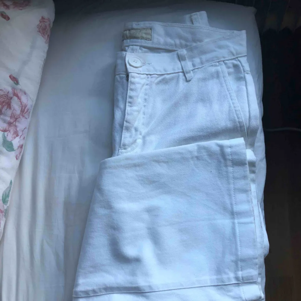 Supersnygga byxor från Filippa K. Köpta här på Plick men passade tyvärr inte mig. . Jeans & Byxor.