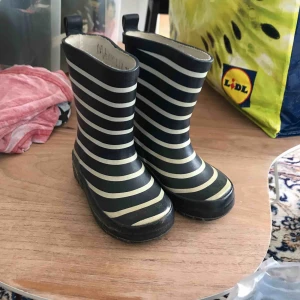  - Gummistövlar