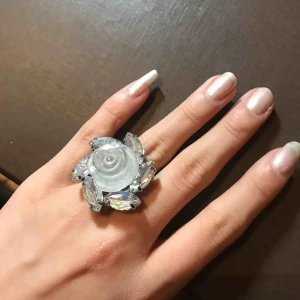  - kan mötas upp vid t-centralen eller Odenplan. Kan skicka via post, 10kr på frakt