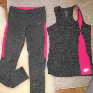  - Oäkta märke (köpta utomlands)  Endast använda en gång, nytvättade  Står storlek M på linnet men passar nog en S mer.   300 kr för båda 