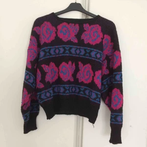  - Stickad tröja! Köparen står för frakt:)