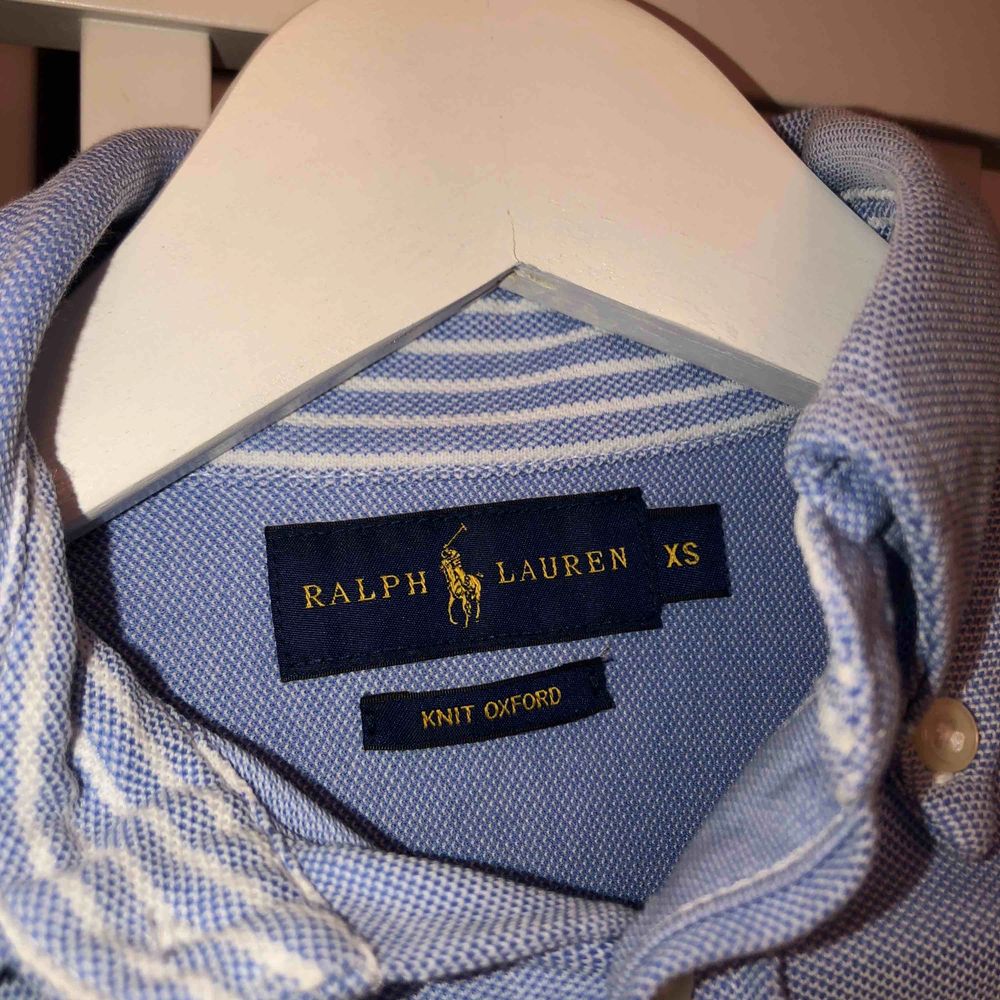 En Ralph Lauren skorta i väldigt bra skick då den bara är använd ett fåtal antal gånger. Köptes för ca 1200kr. Skjortor.