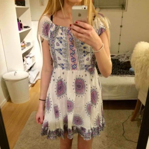  - Det står storlek M men det är mer som S. Urringad i ryggen. Frakt ingår i priset