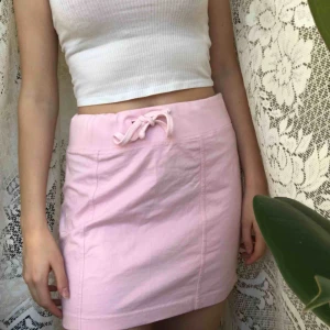  - Söt och sportig mjukiskjol! Köparen står för frakten 💓🍒