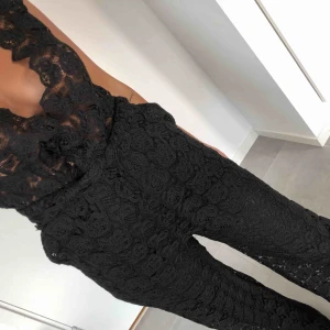  - Magisk jumpsuit från HM TREND. Aldrig använd. Dyr i inköp. Pris utan frakt