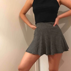  - Randig kjol från bershka i storlek S