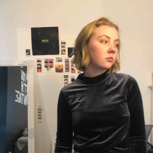  - Så snygg crop top sammetströja ifrån gina tricot!!! Passar perfekt till hösten eller vintern💞👍🏼 mjukt och härligt material som passar till de mesta!! Går att klä upp men fungerar också till vardags!!