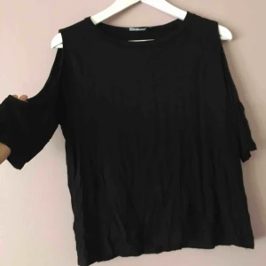  - Cold shoulder topp köpt från Lager 157. Använt en sommar. Skrynklig jag vet🙈 
