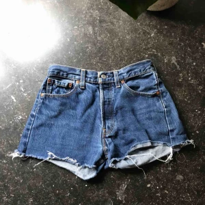  - Jeansshorts ifrån Levis. W29. Frakt 150kr.