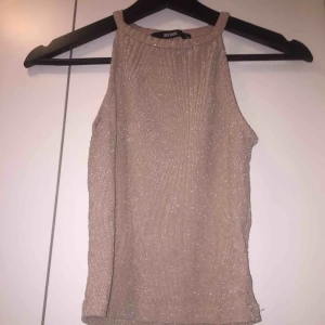  - Söt och glittrig magtröja ifrån Bik Bok. Frakt tillkommer!