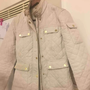  - Jacka från märket Stockholm från mq ! Beige i storlek s🌸  Frakt ingår i priset! 