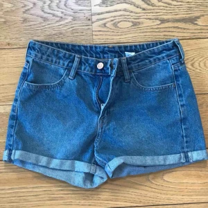  - Blå denim jeansshorts , normalhög midja