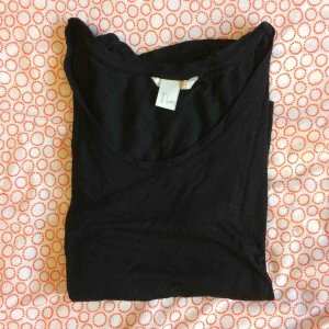  - Basic t-shirt! Köparen står för frakt