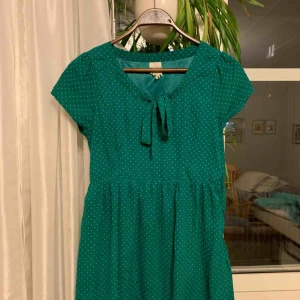  - Fin klänning, väl använd. Säljes pga för liten för mig. Kan mötas upp I Eskilstuna eller skicka. 