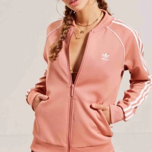  - Oanvänd rosa adidas tröja! 