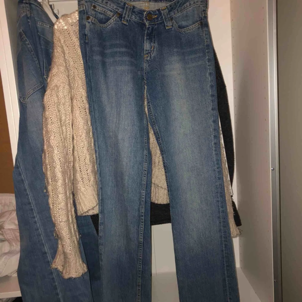 Snygga oanvända jeans, köpte utan att testa och märkte sen att de var för stora för mig. pris kan diskuteras. . Jeans & Byxor.
