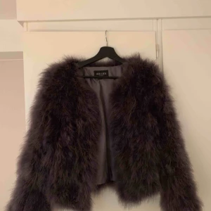  - Pälsjacka från hollies, köpt här på Plick men säljer då den inte passade mig. 