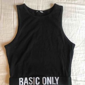  - Passar S och M. Sport topp