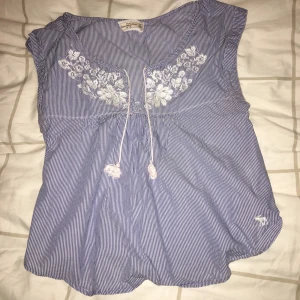  - Söt blus från Abercrombie & Fitch