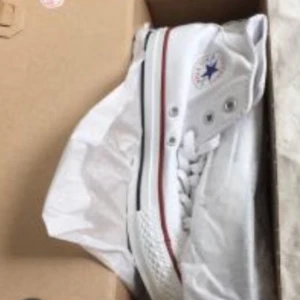  - Converse oanvända nya i orginallåda storlek 36,5
