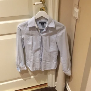  - Ljusblå skjorta från gant. Slimfit!