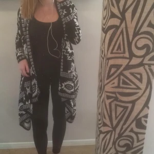  - 
Varm mjuk väldigt fin tröja från HM, passar otroligt bra till den kommande vintern/hösten, passar fint på någon med storlek XS också! Köpt för 349 kr 