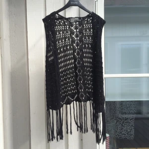  - En bohemisk virkad väst från Carlings

Kan mötas i Stockholm annars funkar frakt och har swish! 