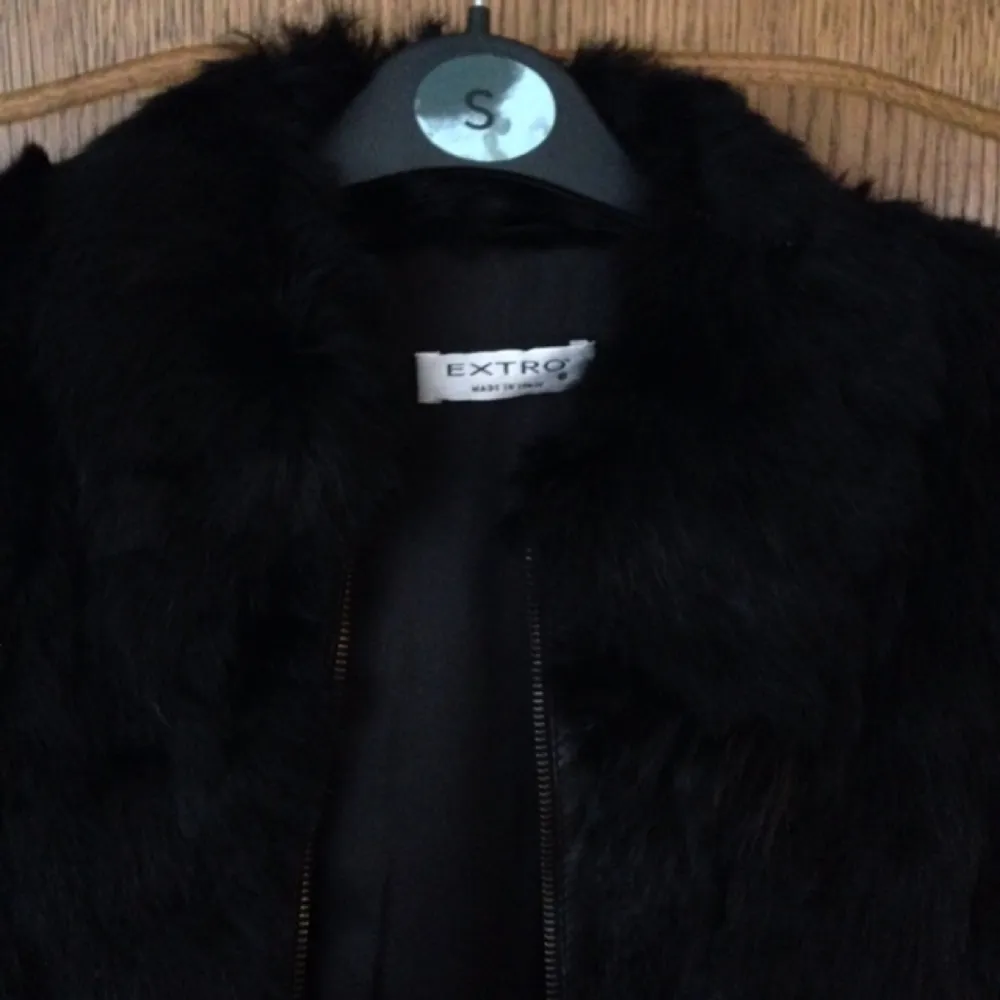 Fur jacket bought in italy never used! Price can be a bit less give an offer. Jackor.