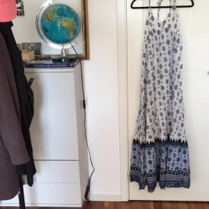  - Jättefin långklänning från Gina, använd en gång! Passar XS-M 