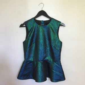  - Supersnygg topp från H&M, så bra passform! Endast använd en gång på en glitterfest! Så fin, men inte min stil. ✨ Mötas upp eller frakt, har Swish! ✨💕