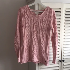  - Fin stickad tröja från HM
Enbart använd fåtal gånger 