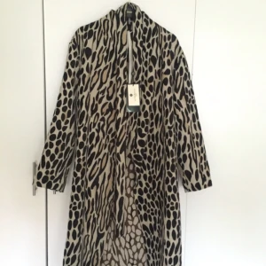  - Helt NY! Men för stor för mig. Bäst att du hämta själv. Men jag kan skicka med post också. Betala med swish. 