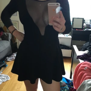  - En klänning från American Apparel. Öppen där bak 