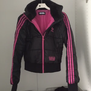  - Varm adidas jacka. Äkta. 