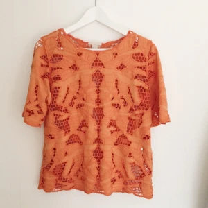  - Superfin spetstopp från H&M trend. Inköpt för 349kr. Aldrig använd! Finns fortfarande i butik men svår att få tag på. Frakt 35kr